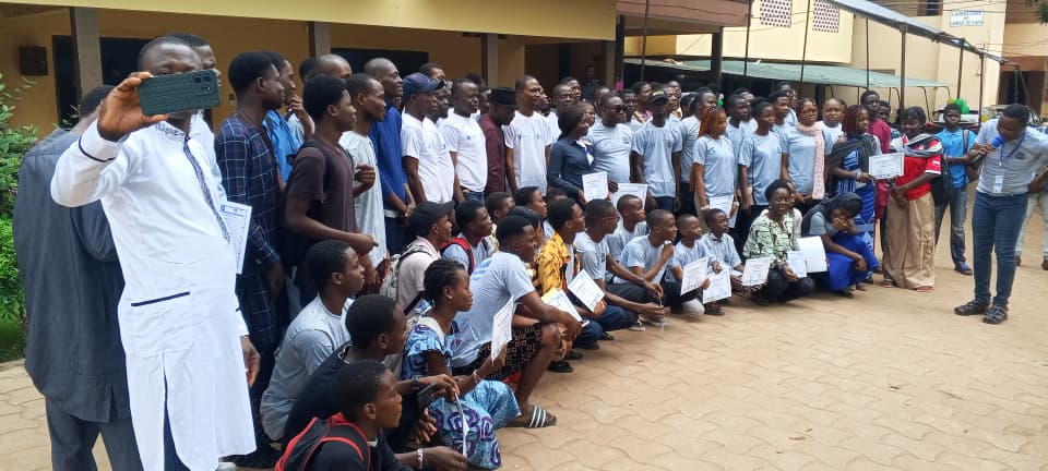 Enfants en classe au Bénin